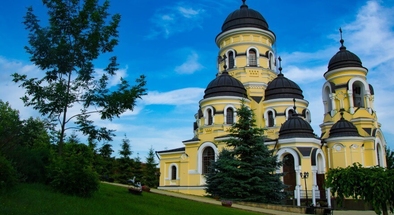 Tour Cojusna Winery, Capriana Monastery & Manuc Bey Mansion